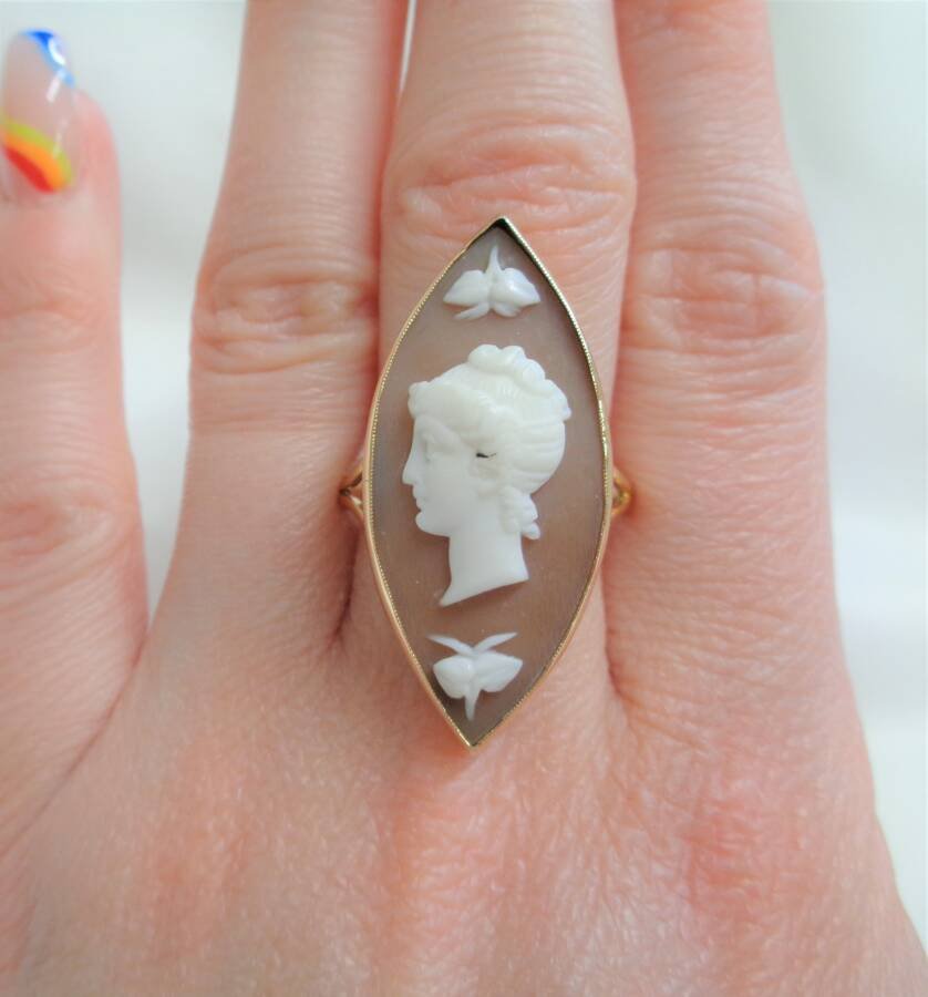 Antique Large Cameo Ring 750 (18ct) Gold 1 Antique Large Cameo Ring 750 (18ct) Gold
