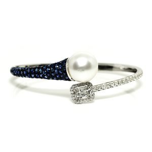 Glossy Sapphire 18kt White Gold Bangle from Madaame
