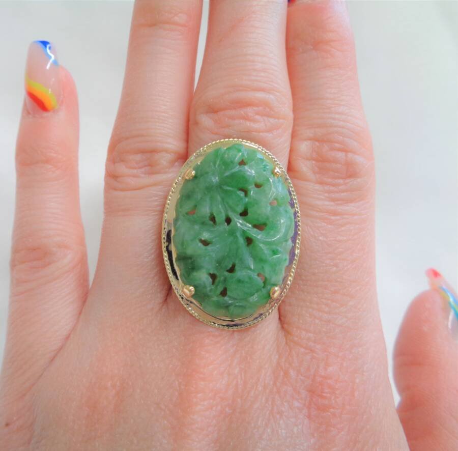 Vintage Large Carved Jade Ring 585 (14ct) Yellow Gold2 Large Vintage Carved Jade Ring 585 (14ct) Yellow Gold