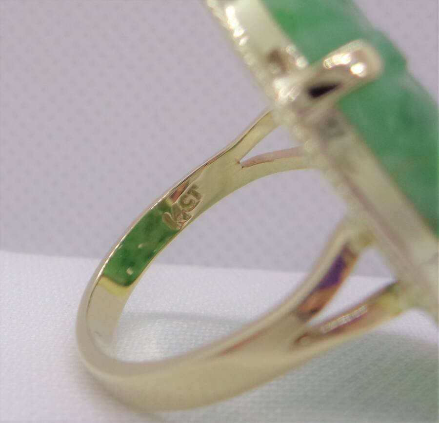 Vintage Large Carved Jade Ring 585 (14ct) Yellow Gold4 Large Vintage Carved Jade Ring 585 (14ct) Yellow Gold